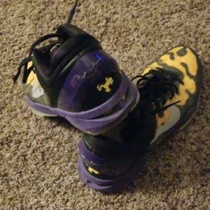 I'm selling my kobe Bryant poison dart